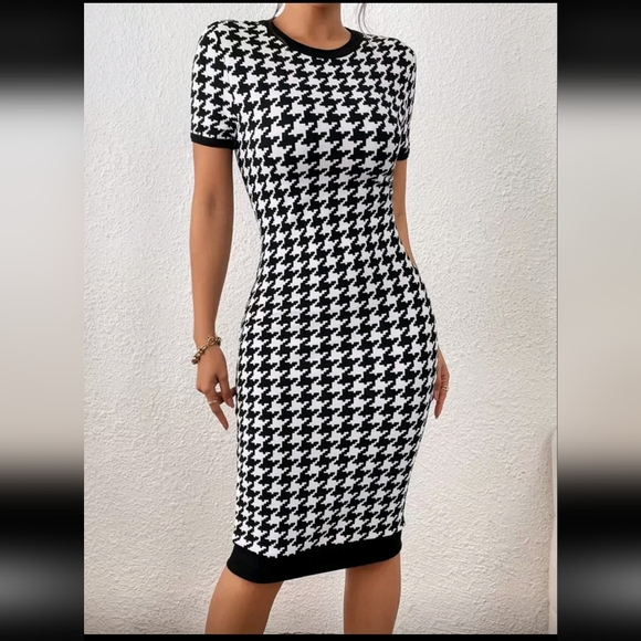 Mommy & Me Houndstooth Dress Set - Picture 10 of 13